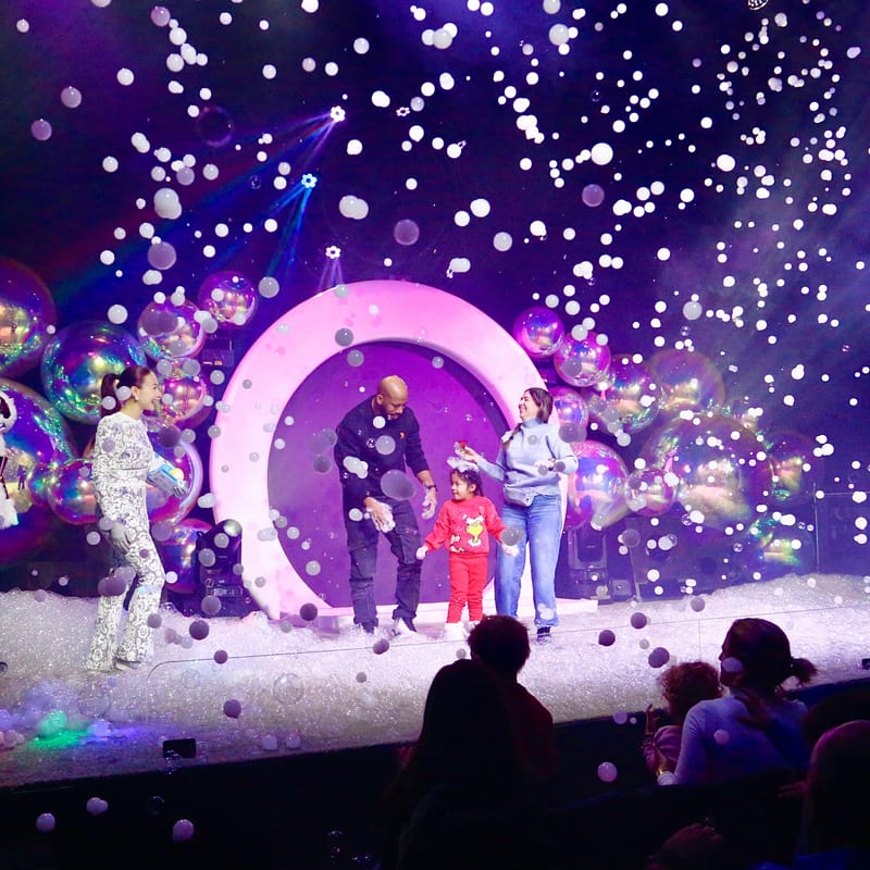 Neon bubble show performer